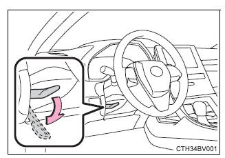 Adjusting the steering wheel and mirrors